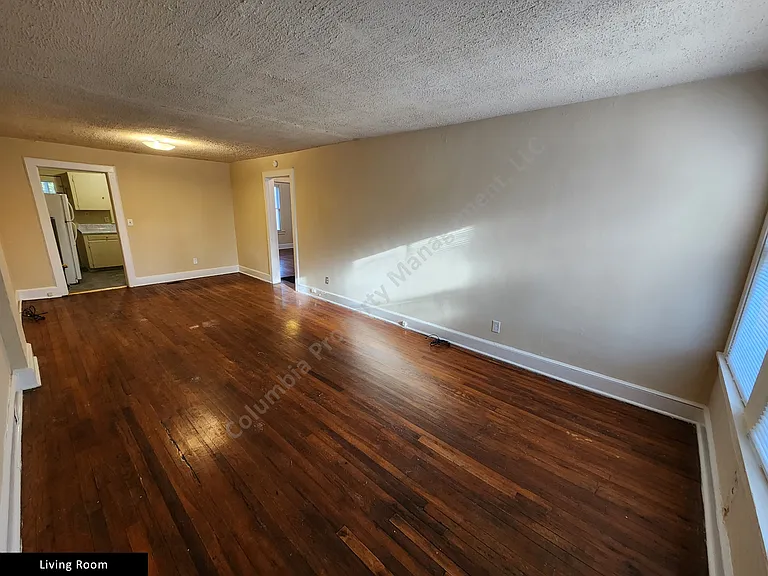 1419 McArthur Ave — Photo 5