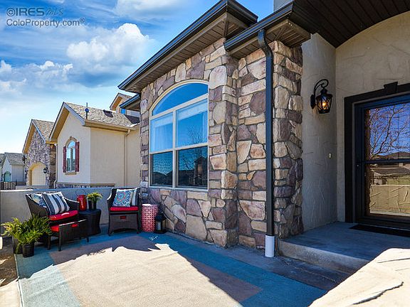 Private front courtyard