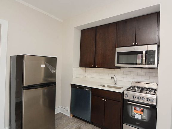 2nd image of 3335 W Diversey Ave APT 318