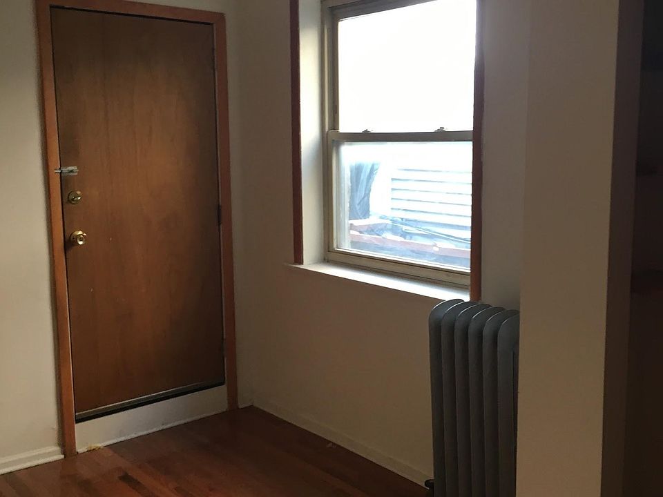 1st image of 1200 W Thorndale Ave #Foxy