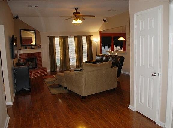 4th image of 1719 Prescott Dr