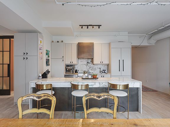 5th image of 152 Annette St #208