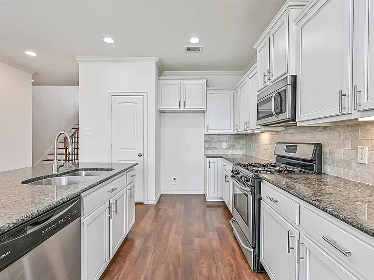 4511 Apple Point Ln — Photo 11
