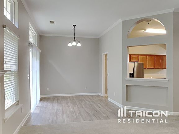4th image of 216 Kenmore Park Dr