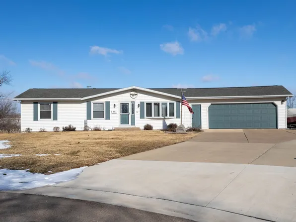 325 Apache Ct, Galena, IL 61036