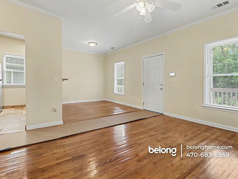 711 Meldrum St NW — Photo 4