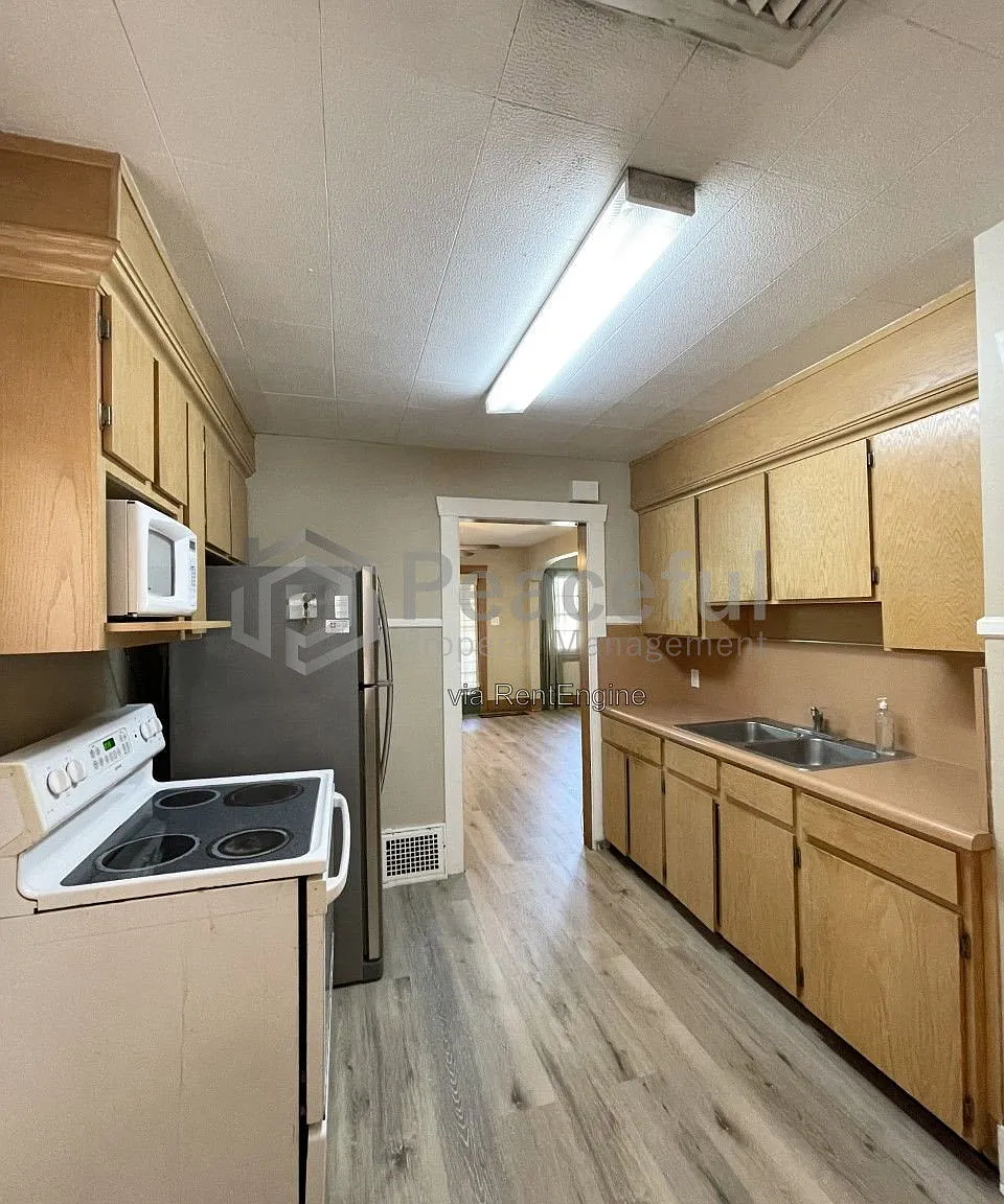 3 bed, 2.0 bath, 1494 sqft, $2,400 — Photo 4