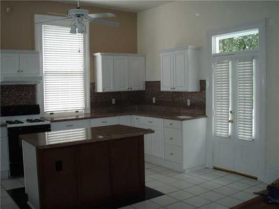 4th image of 815 Spain St