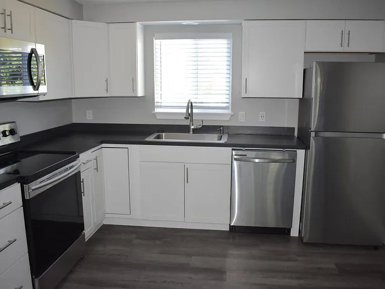 3110 NE Tide Ave — Photo 4