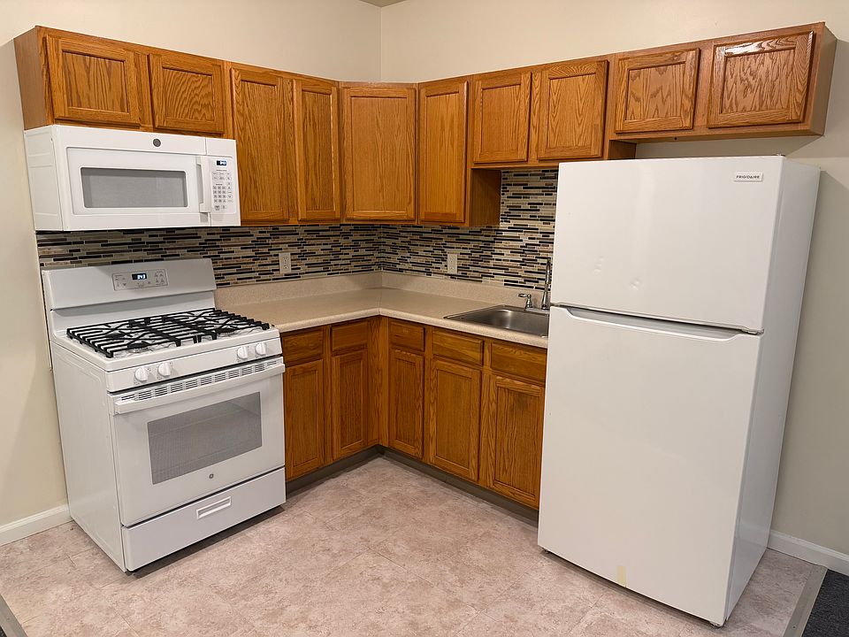 1st image of 6035 Elmwood Ave #1R
