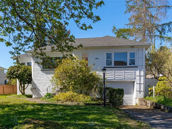 1030 Falkland Rd, Oak Bay, BC V8S 4M2