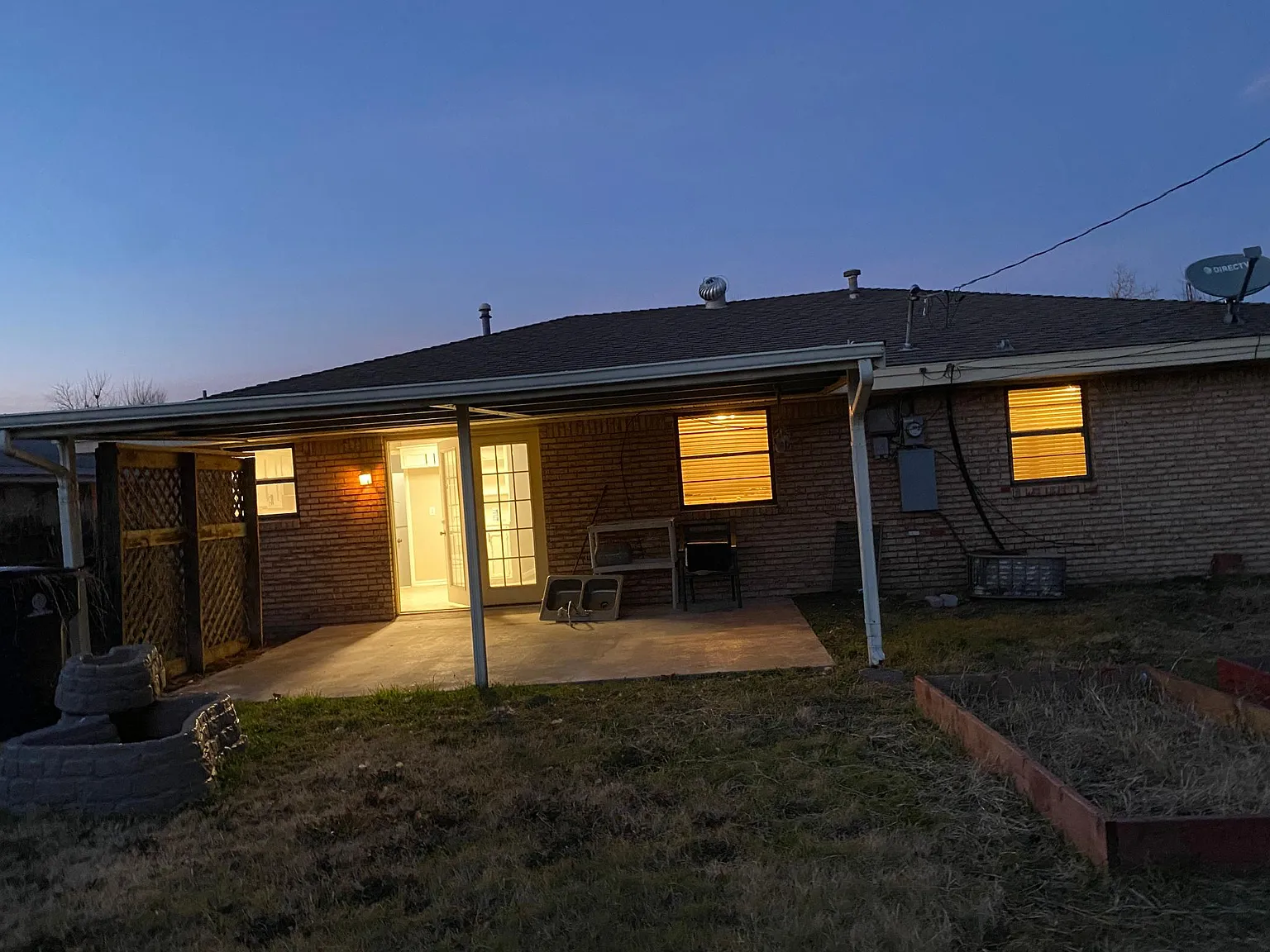 3 bed, 1.5 bath, 1132 sqft, $1,299 — Photo 2