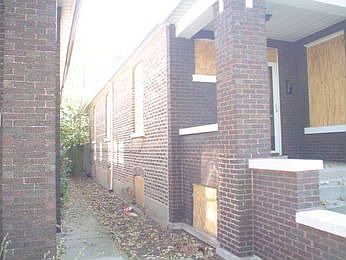 2nd image of 1121 S Mason Ave