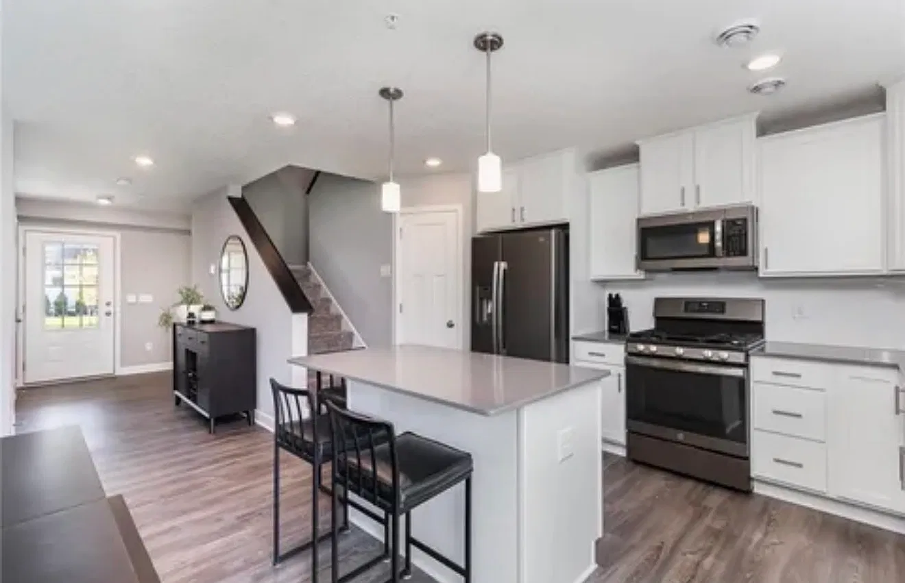 3 bed, 2.5 bath, 1837 sqft, $2,730 — Photo 4