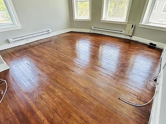 2nd image of 7437 Oxford Ave #4
