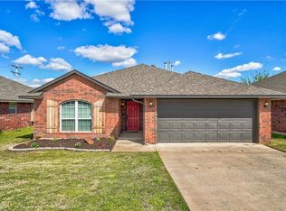 4412 Applegate Dr, Moore, OK 73160