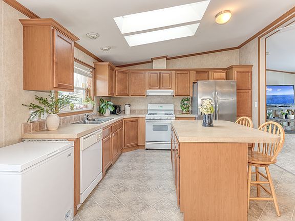 4th image of 912 S 10th St
