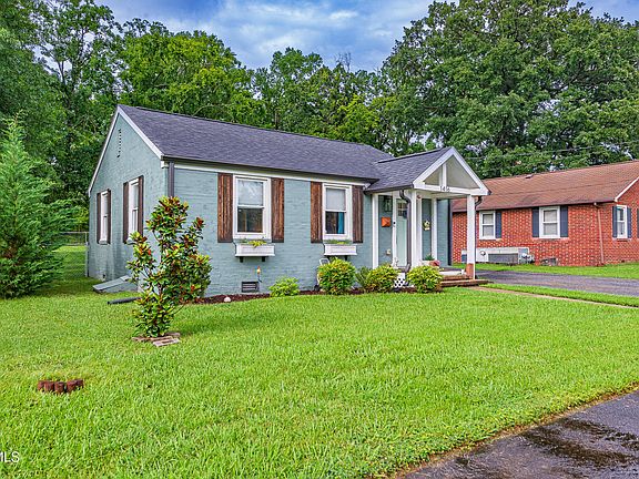 3rd image of 1416 Garden Dr