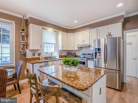 3rd image of 46817 Trailwood Pl