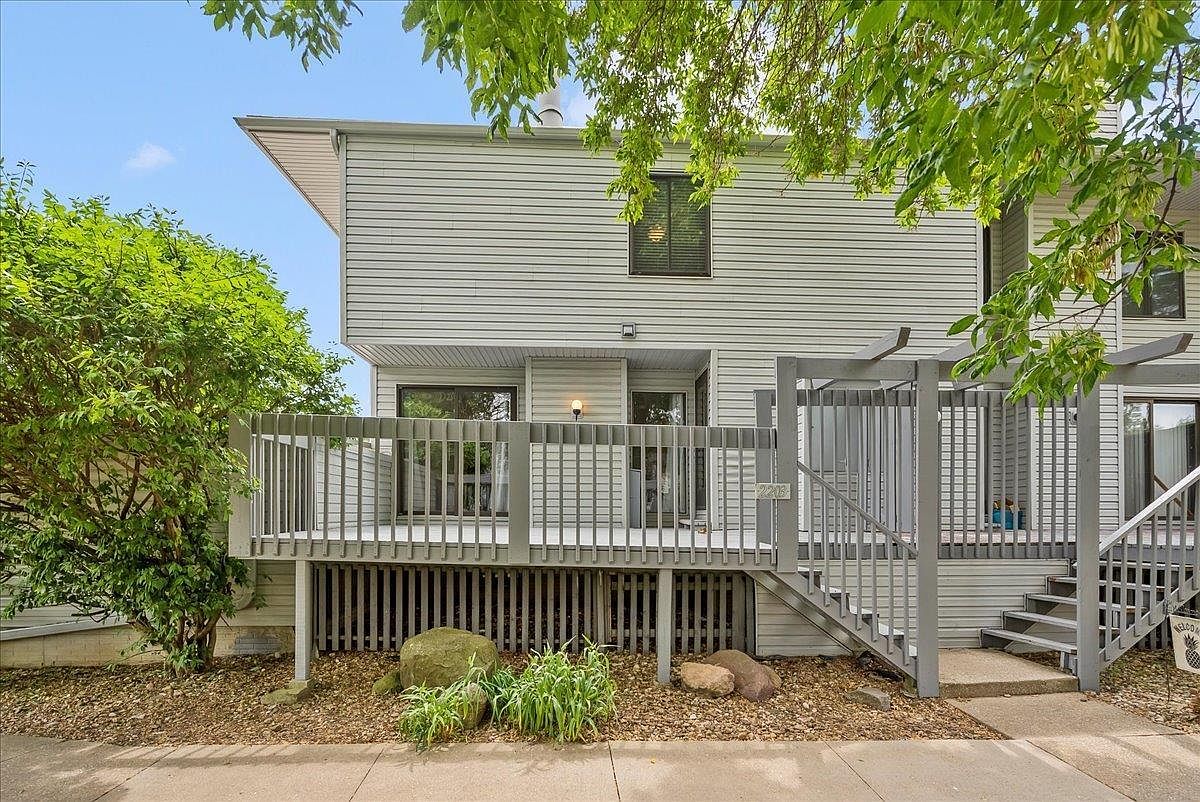 2203 Sky Line Dr, Waterloo, IA 50701 Zillow