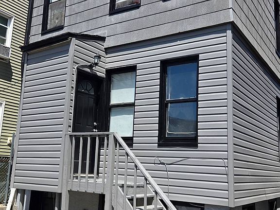 4th image of 9722 92nd St