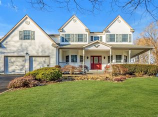 8 Trafalgar Ct, Huntington, NY 11743