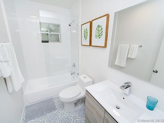 5th image of 770 NE 123rd St APT 24