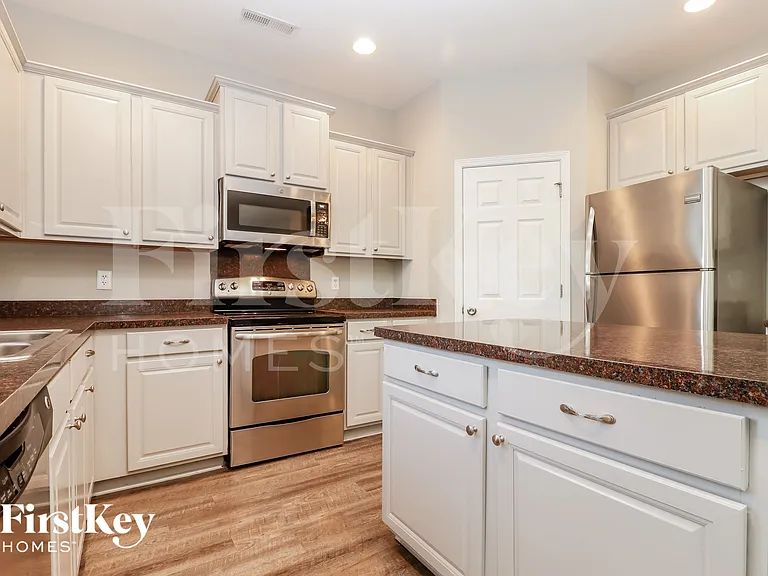 426 Village Park Dr — Photo 6