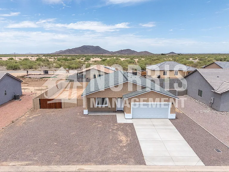 12532 W Delwood Dr — Photo 2