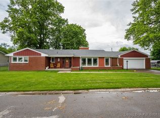 542 Linnwood Ave, Sellersburg, IN 47172