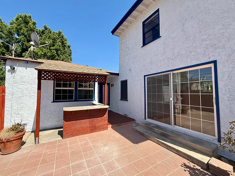 6205 Gentry Ave — Photo 22