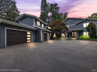 6530 Commerce Rd, West Bloomfield, MI 48324