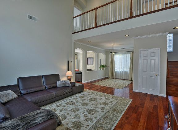4th image of 672 Villa Centre Way