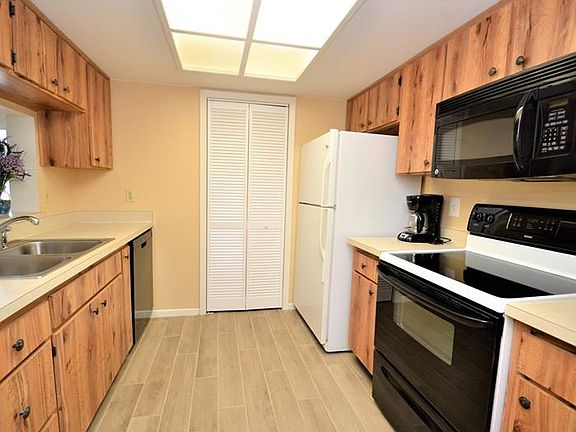 5th image of 2585 Countryside Blvd #4201