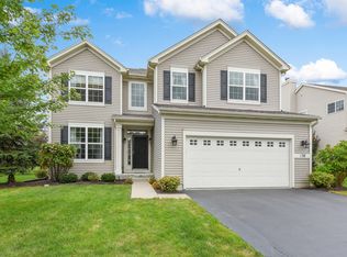 138 Charleston Ln, Gilberts, IL 60136