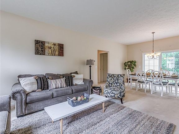 4th image of 551 Parkside Ln #15