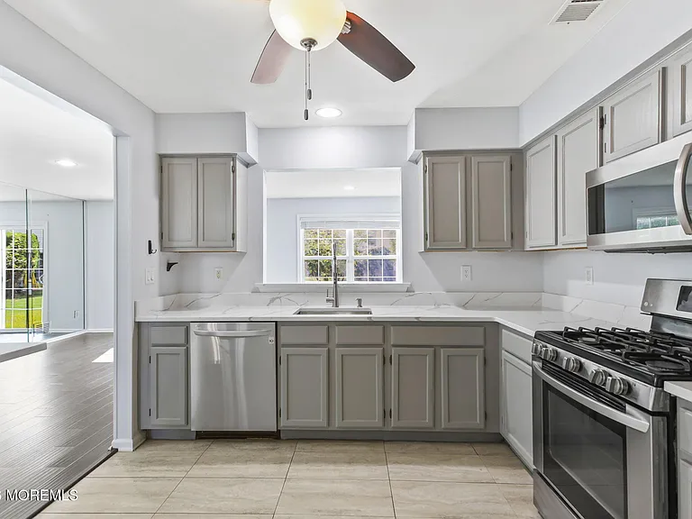 761 Banyan Ct — Photo 16