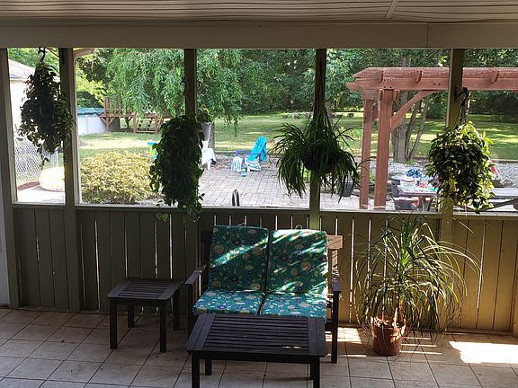 Screened in Back Porch/Sun Room
