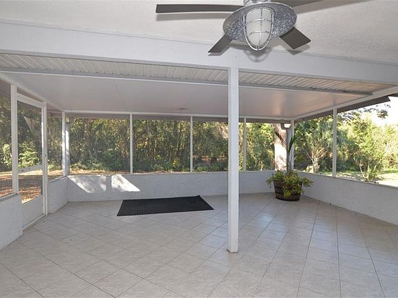 3rd image of 445 Country Wood Cir