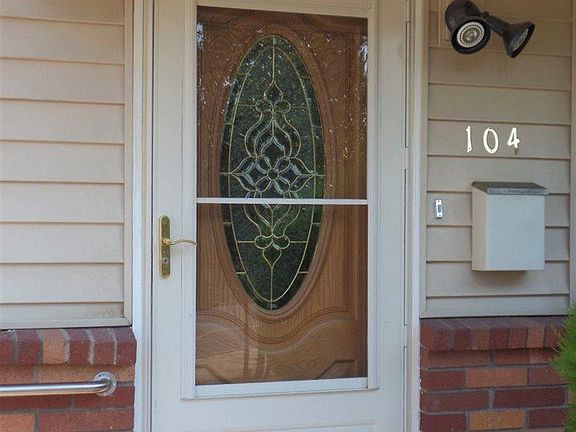 2nd image of 104 Greenbrae Dr