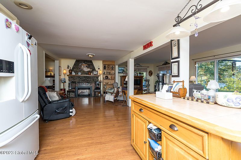 3rd image of 334 Butterfield Avenue