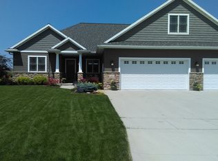 3263 Barkwood Cir, De Pere, WI 54115
