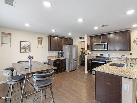5th image of 646 Osino Dr