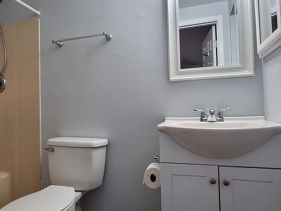 4th image of 138 1/2 W Howry Ave