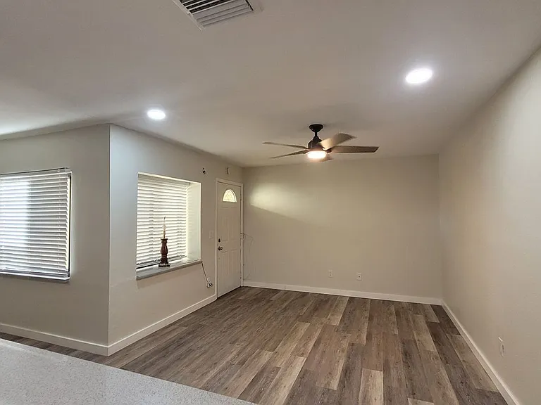 1460 Sheafe Ave NE #105 — Photo 3