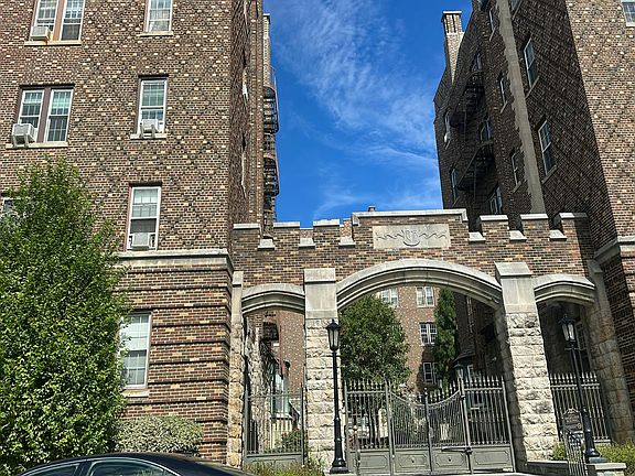 2nd image of 275 Engle St Condo Ba 2