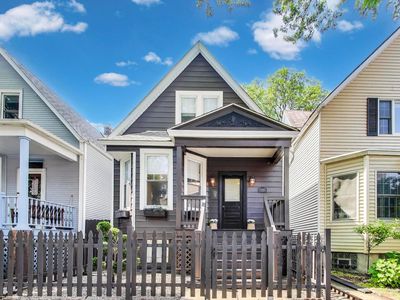 1951 W Addison St, Chicago, IL, 60613