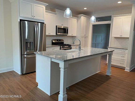 4th image of 250 Adams Cir