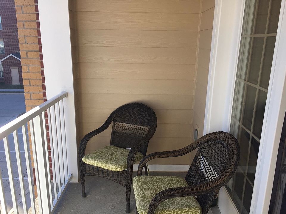 1st image of 4400 Kentsfield Ln APT 203