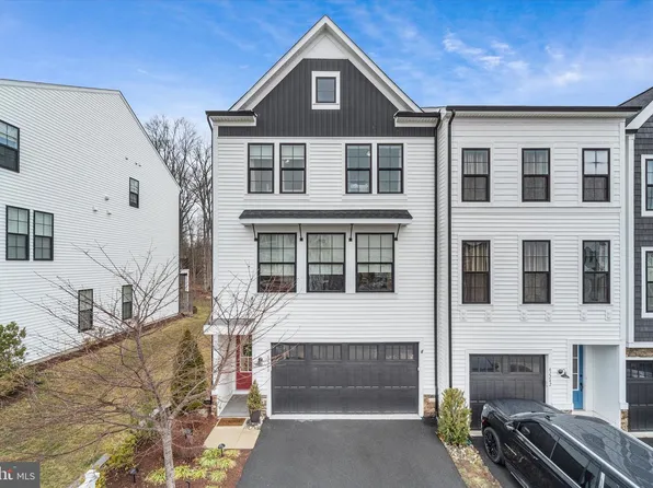 42240 Graves Mountain Ter, Chantilly, VA 20152